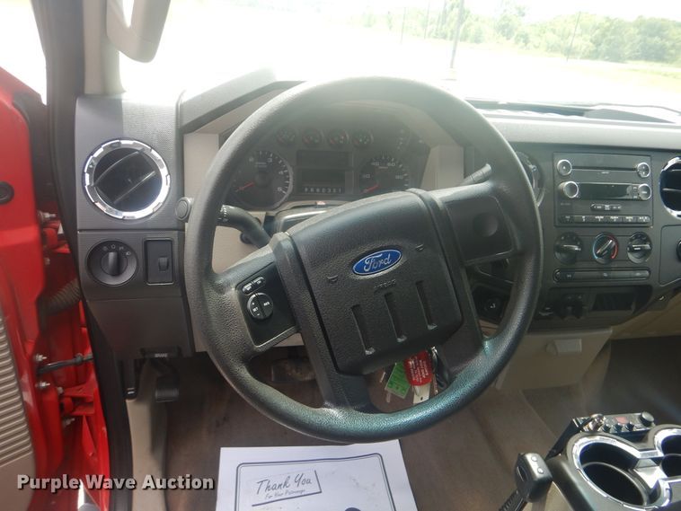 image for item GY9882 2008 Ford F350 Super Duty  Crew Cab bale bed pickup truck