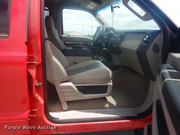 image for item GY9882 2008 Ford F350 Super Duty  Crew Cab bale bed pickup truck