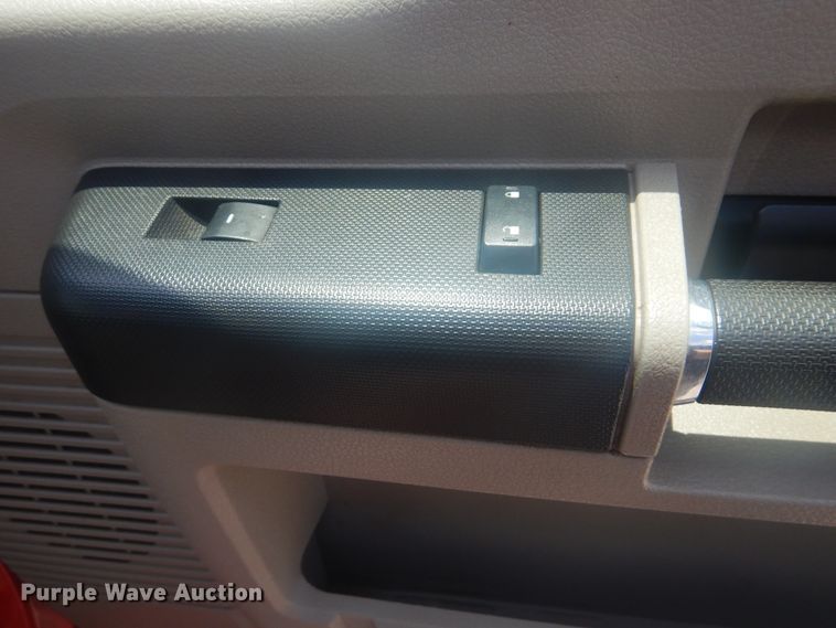 image for item GY9882 2008 Ford F350 Super Duty  Crew Cab bale bed pickup truck