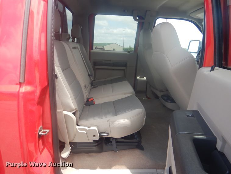 image for item GY9882 2008 Ford F350 Super Duty  Crew Cab bale bed pickup truck