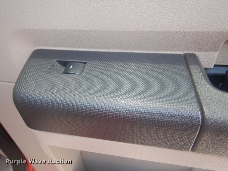 image for item GY9882 2008 Ford F350 Super Duty  Crew Cab bale bed pickup truck