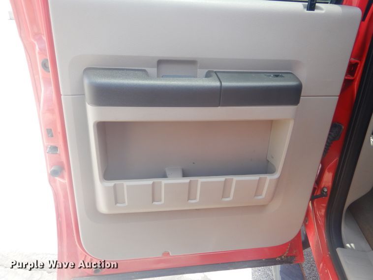 image for item GY9882 2008 Ford F350 Super Duty  Crew Cab bale bed pickup truck