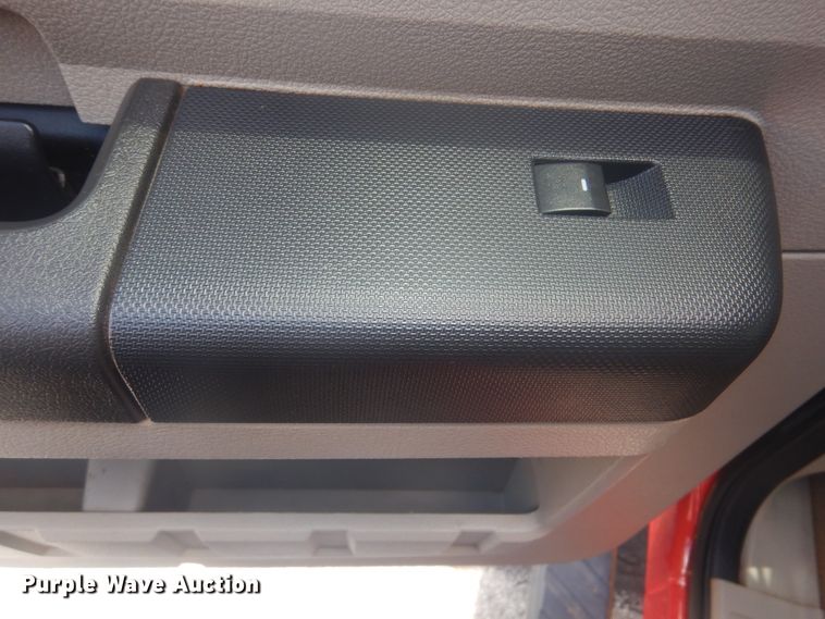 image for item GY9882 2008 Ford F350 Super Duty  Crew Cab bale bed pickup truck