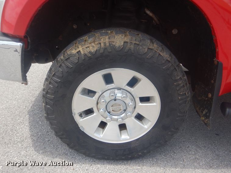 image for item GY9882 2008 Ford F350 Super Duty  Crew Cab bale bed pickup truck