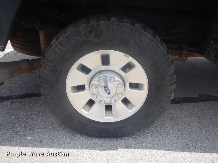 image for item GY9882 2008 Ford F350 Super Duty  Crew Cab bale bed pickup truck