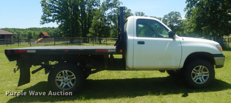 image for item GY9898 2005 Toyota Tundra  flatbed pickup truck