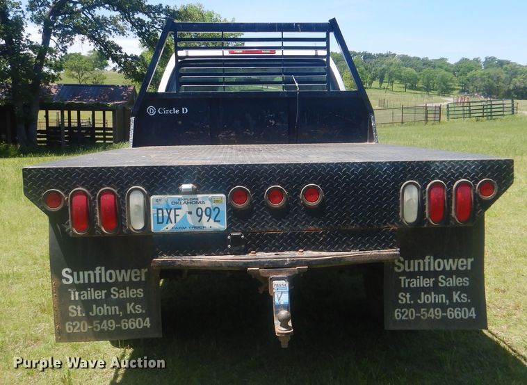 image for item GY9898 2005 Toyota Tundra  flatbed pickup truck