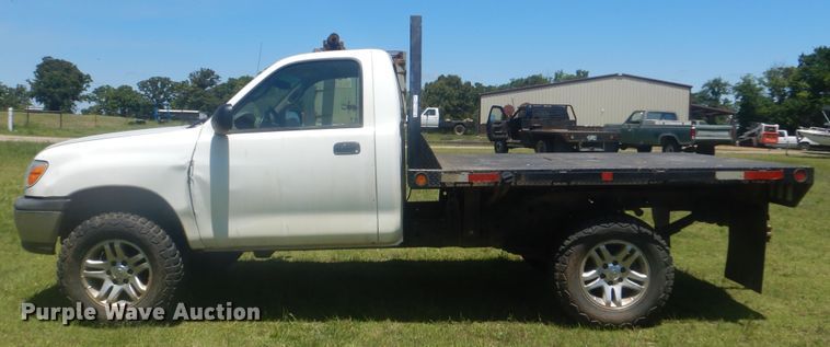 image for item GY9898 2005 Toyota Tundra  flatbed pickup truck