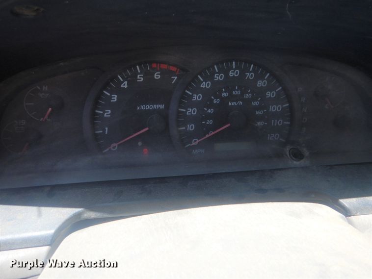 image for item GY9898 2005 Toyota Tundra  flatbed pickup truck