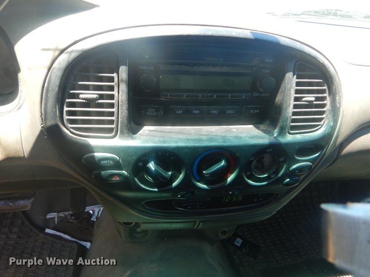 image for item GY9898 2005 Toyota Tundra  flatbed pickup truck