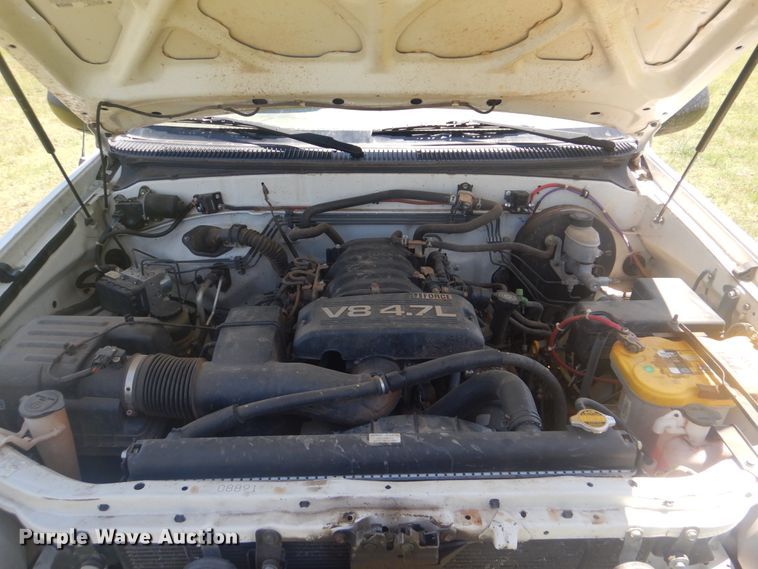 image for item GY9898 2005 Toyota Tundra  flatbed pickup truck