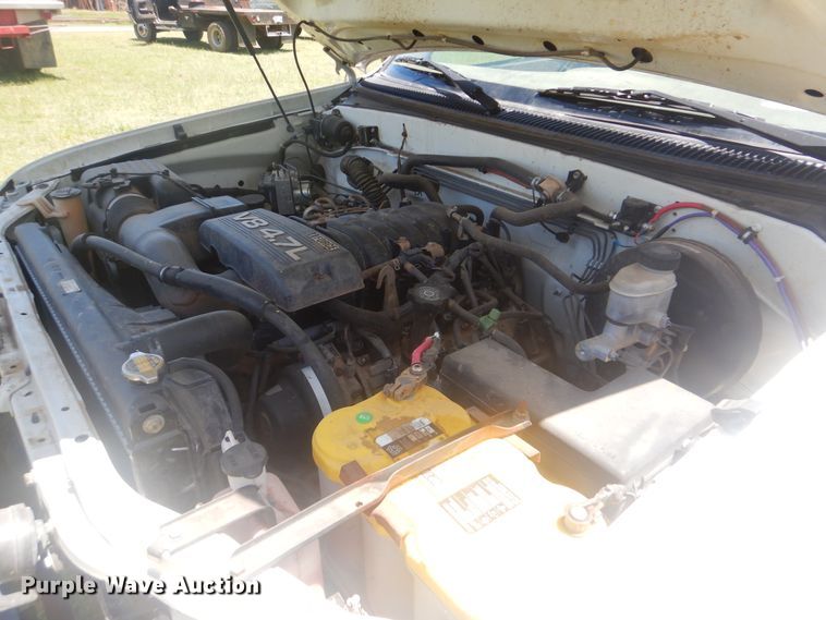 image for item GY9898 2005 Toyota Tundra  flatbed pickup truck