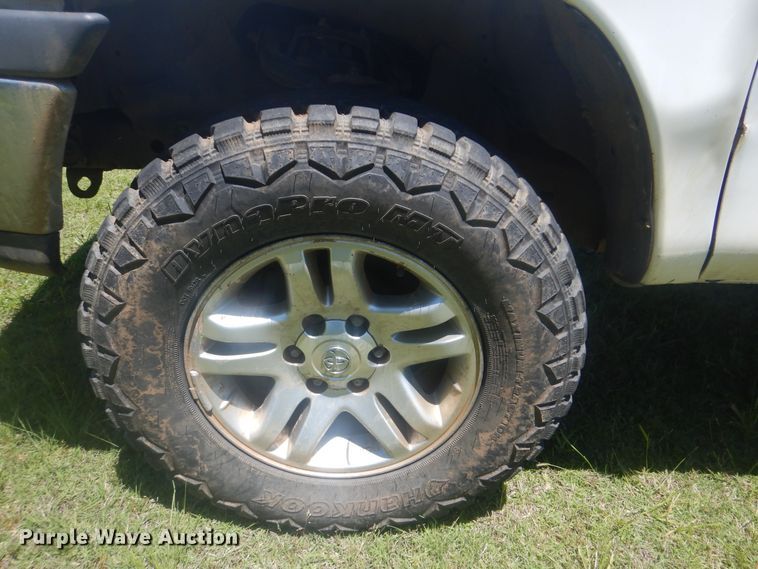 image for item GY9898 2005 Toyota Tundra  flatbed pickup truck