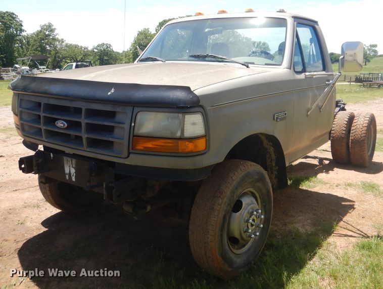 image for item GY9902 1994 Ford F350 XL  pickup truck cab and chassis