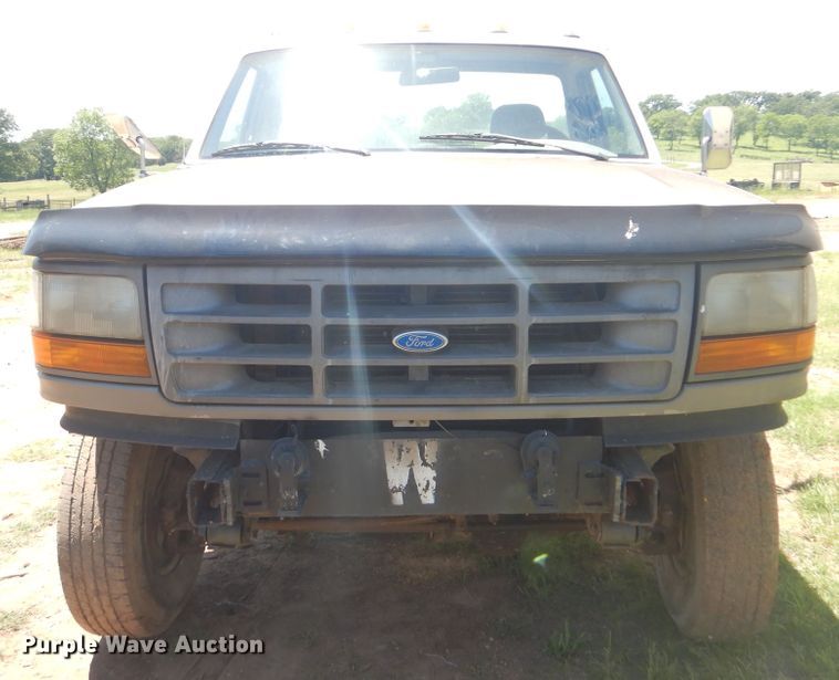 image for item GY9902 1994 Ford F350 XL  pickup truck cab and chassis