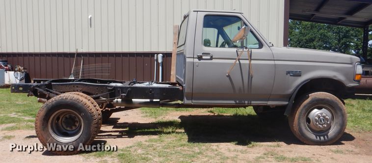 image for item GY9902 1994 Ford F350 XL  pickup truck cab and chassis