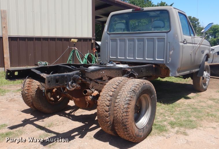 image for item GY9902 1994 Ford F350 XL  pickup truck cab and chassis