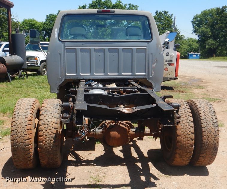 image for item GY9902 1994 Ford F350 XL  pickup truck cab and chassis