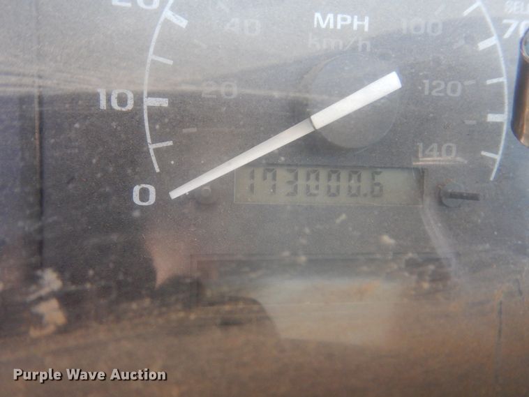 image for item GY9902 1994 Ford F350 XL  pickup truck cab and chassis