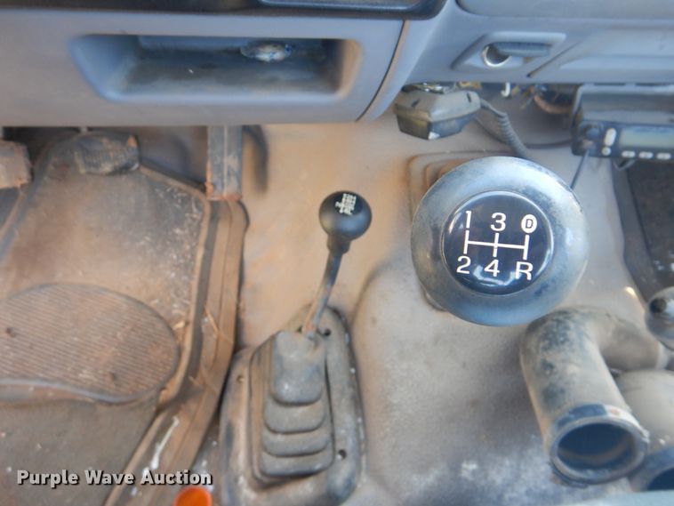 image for item GY9902 1994 Ford F350 XL  pickup truck cab and chassis