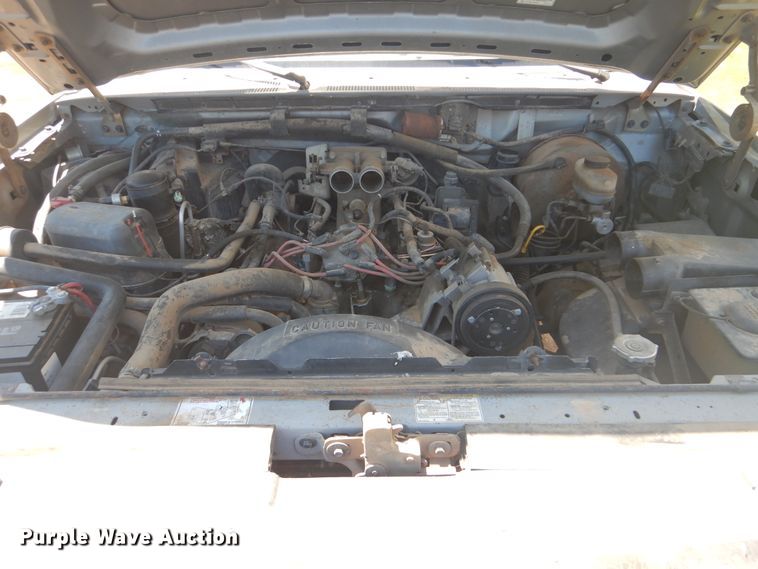 image for item GY9902 1994 Ford F350 XL  pickup truck cab and chassis