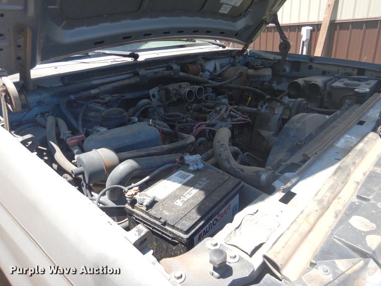 image for item GY9902 1994 Ford F350 XL  pickup truck cab and chassis