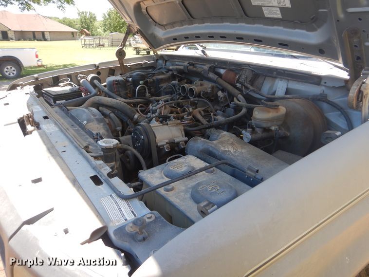 image for item GY9902 1994 Ford F350 XL  pickup truck cab and chassis