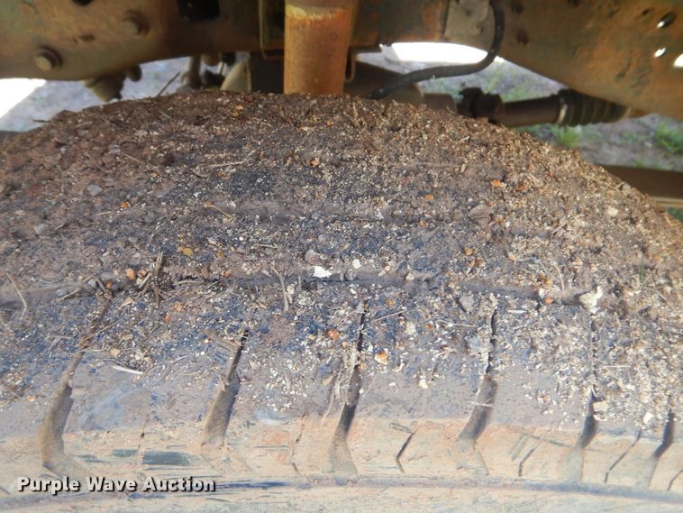 image for item GY9902 1994 Ford F350 XL  pickup truck cab and chassis