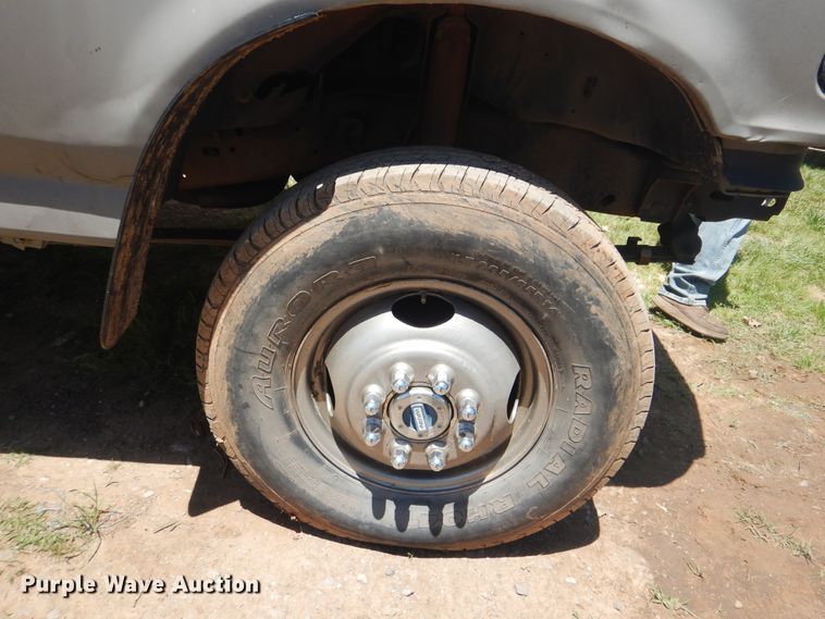 image for item GY9902 1994 Ford F350 XL  pickup truck cab and chassis