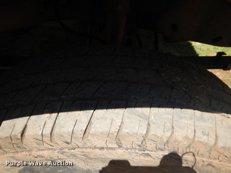 image for item GY9902 1994 Ford F350 XL  pickup truck cab and chassis