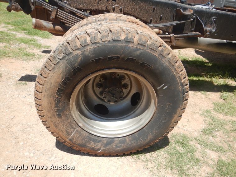 image for item GY9902 1994 Ford F350 XL  pickup truck cab and chassis