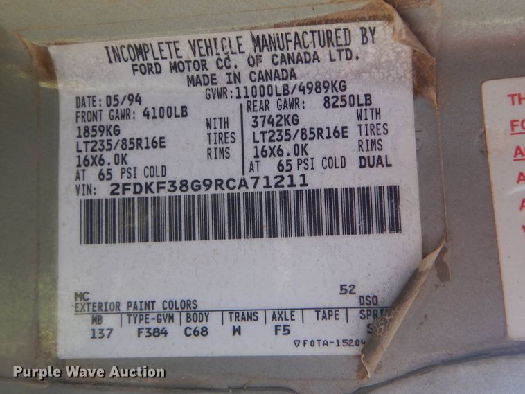 image for item GY9902 1994 Ford F350 XL  pickup truck cab and chassis