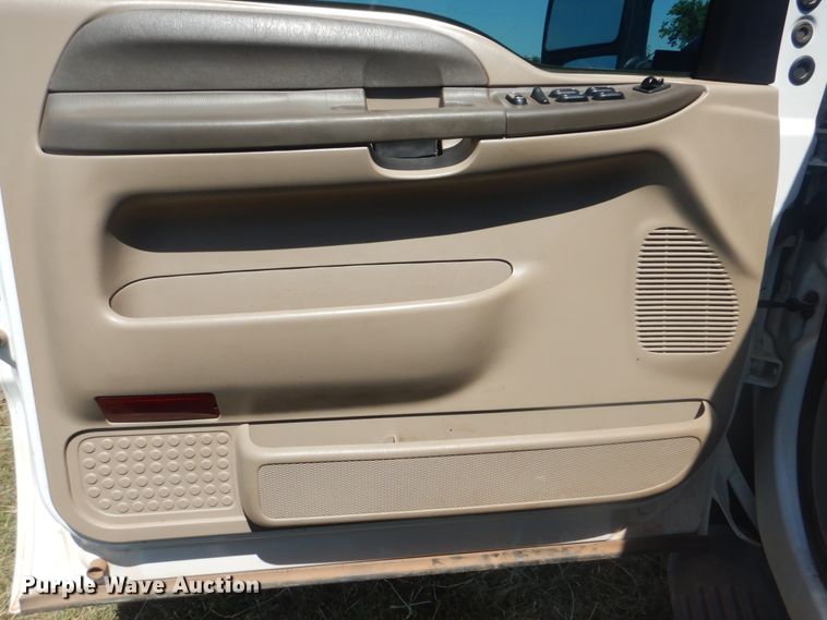 image for item GY9908 2002 Ford F250 Super Duty  Crew Cab pickup truck