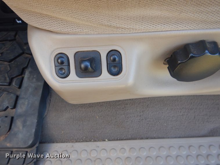 image for item GY9908 2002 Ford F250 Super Duty  Crew Cab pickup truck