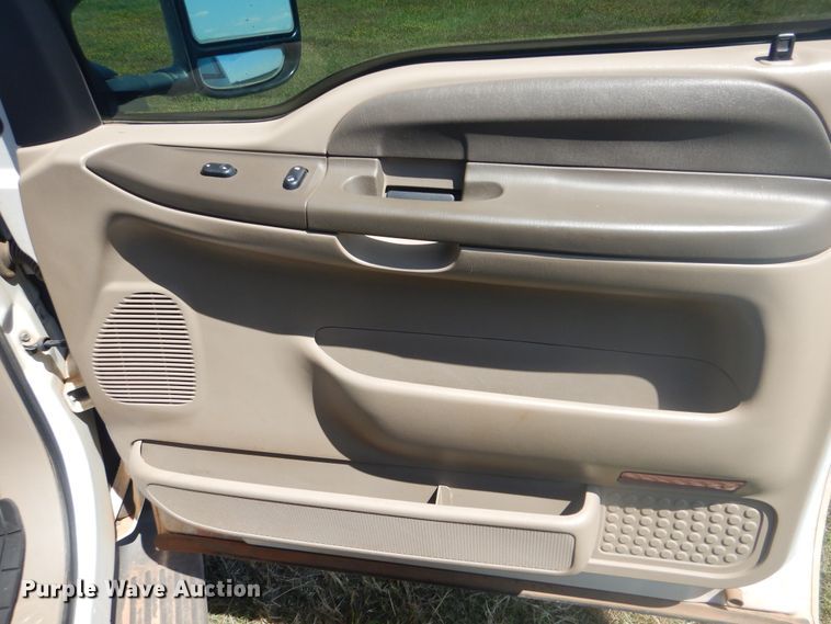 image for item GY9908 2002 Ford F250 Super Duty  Crew Cab pickup truck