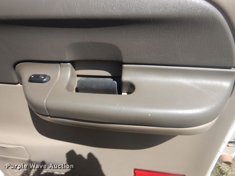 image for item GY9908 2002 Ford F250 Super Duty  Crew Cab pickup truck