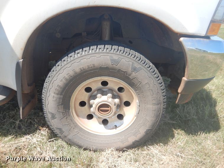 image for item GY9908 2002 Ford F250 Super Duty  Crew Cab pickup truck