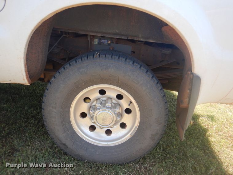 image for item GY9908 2002 Ford F250 Super Duty  Crew Cab pickup truck