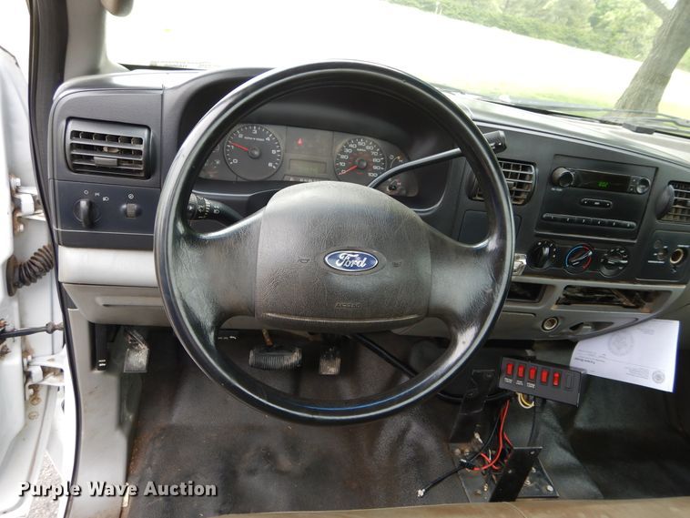 image for item HA9008 2005 Ford F250 Super Duty  pickup truck