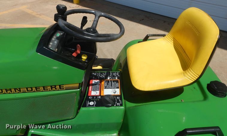 image for item HA9013 John Deere 425 lawn mower