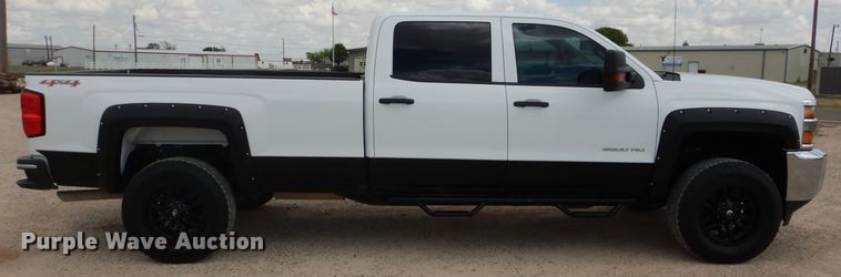 image for item HC9034 2017 Chevrolet Silverado 3500HD  Crew Cab pickup truck