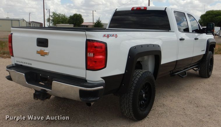 image for item HC9034 2017 Chevrolet Silverado 3500HD  Crew Cab pickup truck