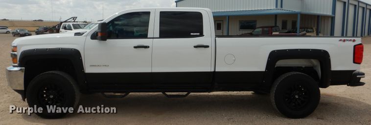 image for item HC9034 2017 Chevrolet Silverado 3500HD  Crew Cab pickup truck