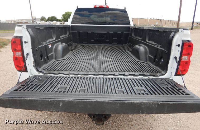 image for item HC9034 2017 Chevrolet Silverado 3500HD  Crew Cab pickup truck