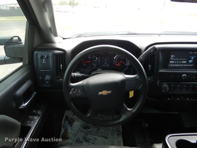 image for item HC9034 2017 Chevrolet Silverado 3500HD  Crew Cab pickup truck