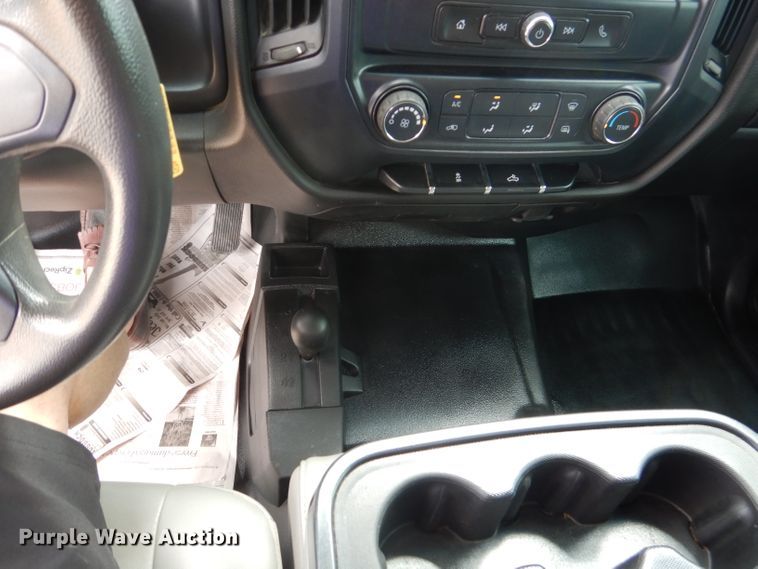 image for item HC9034 2017 Chevrolet Silverado 3500HD  Crew Cab pickup truck