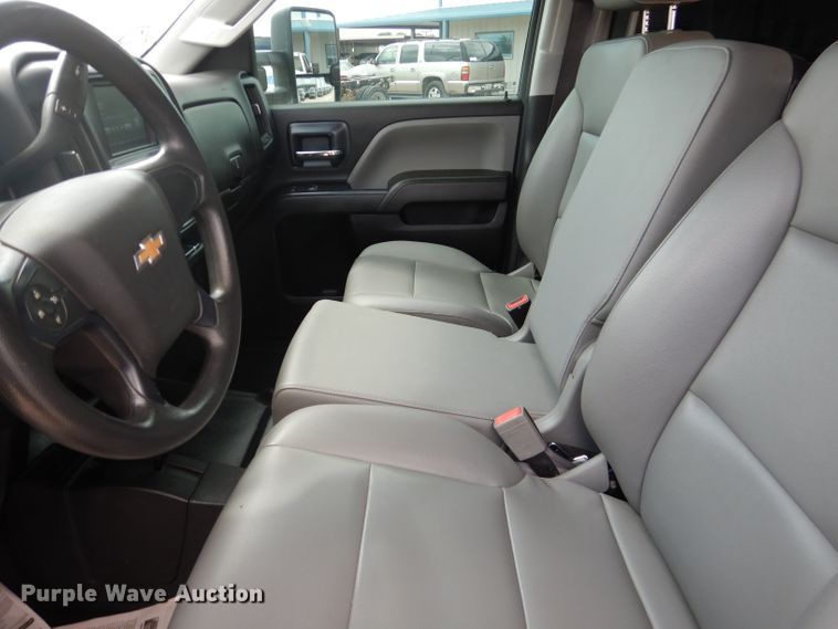 image for item HC9034 2017 Chevrolet Silverado 3500HD  Crew Cab pickup truck