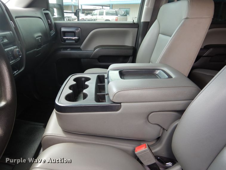 image for item HC9034 2017 Chevrolet Silverado 3500HD  Crew Cab pickup truck