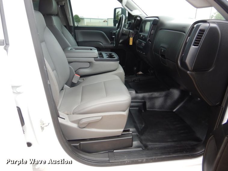 image for item HC9034 2017 Chevrolet Silverado 3500HD  Crew Cab pickup truck