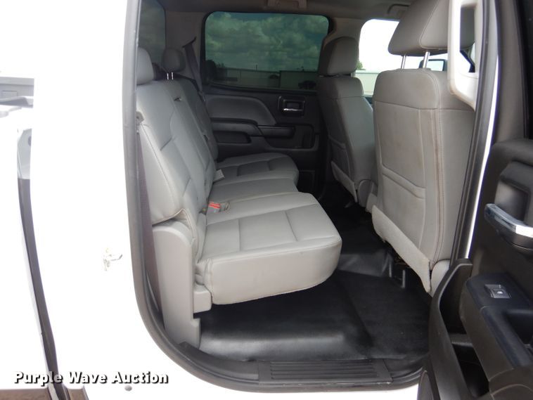 image for item HC9034 2017 Chevrolet Silverado 3500HD  Crew Cab pickup truck